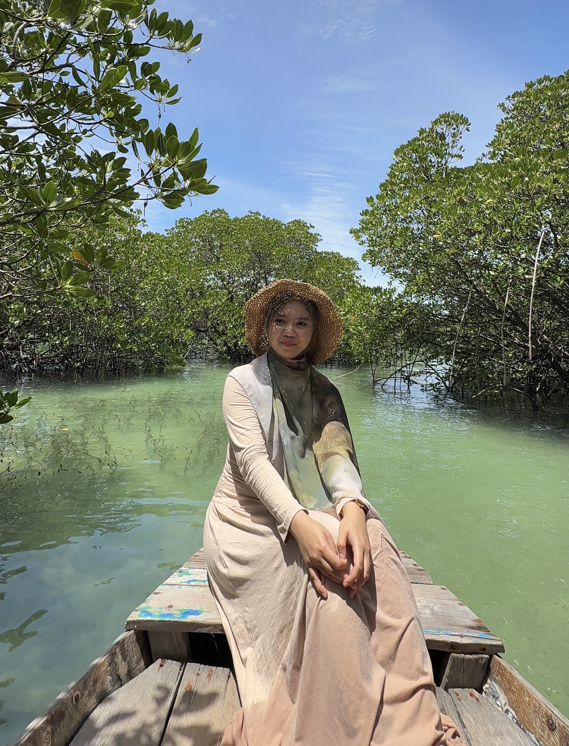 Traveler menikmati keindahan Pulau Seribu